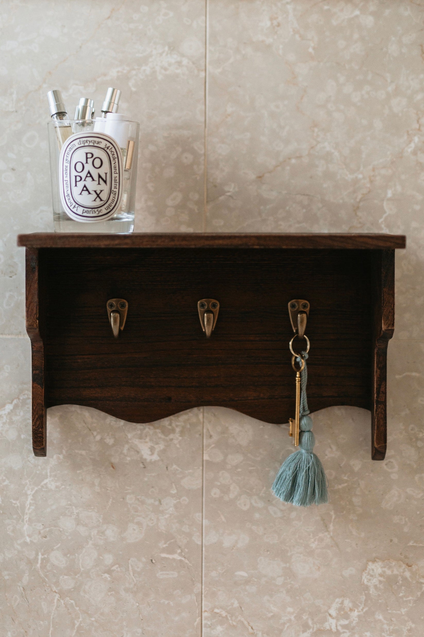 Clover Shelf
